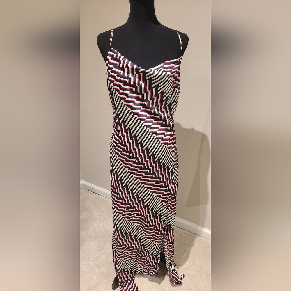 Express spaghetti strap pullover maxi dress slit on side; Sz L; fushia/blk/wht